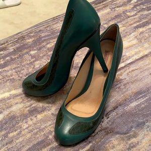 Totally leather Forest Green Pumps w/ 4” heel